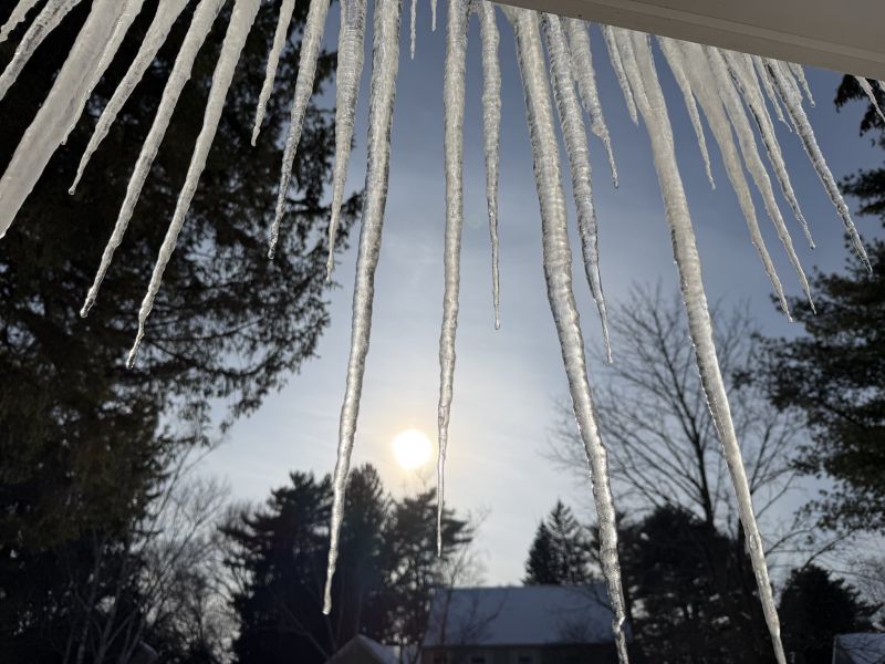 Image for the Tweet beginning: Winter melting, Beverly. #boston ⁦@Met_CindyFitz⁩