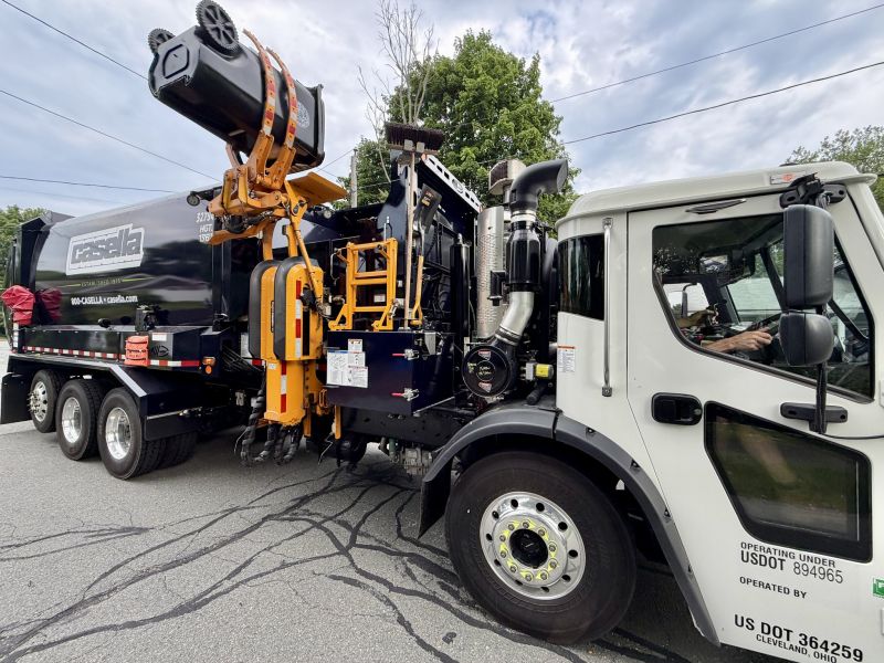 Image for the Tweet beginning: New trash collection company began