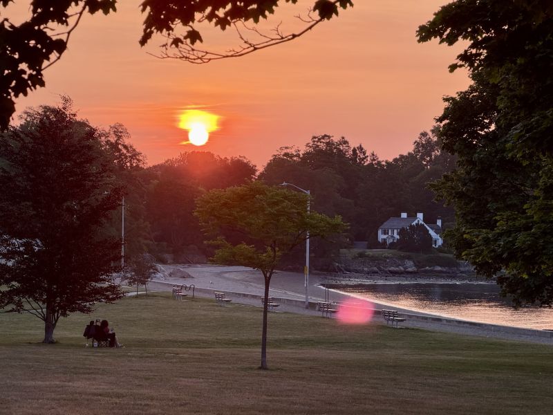 Image for the Tweet beginning: Beginning of another hot day