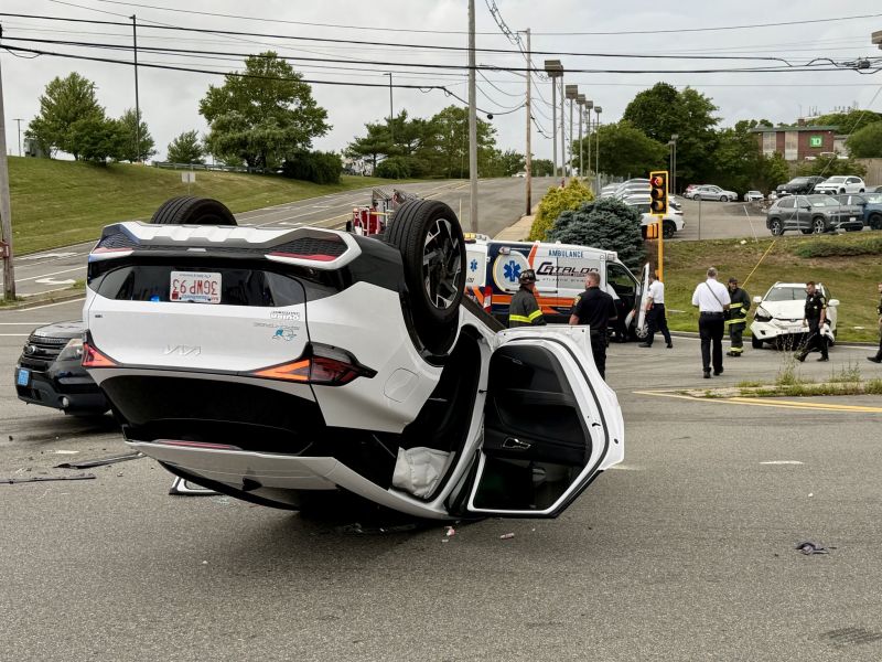 Image for the Tweet beginning: Peabody, 2 car accident on