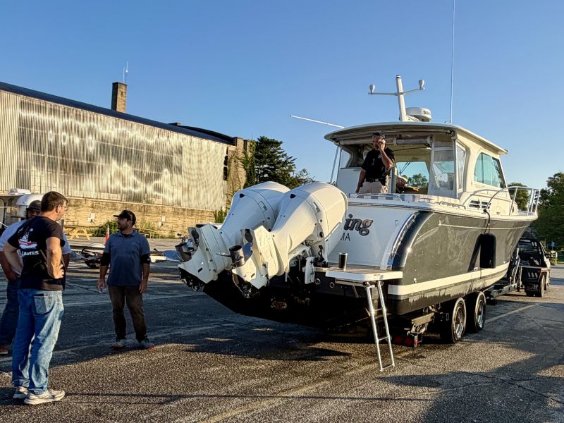 Image for the Tweet beginning: Several people rescued in Marblehead