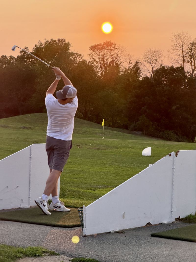Image for the Tweet beginning: Swinging into the sunset at