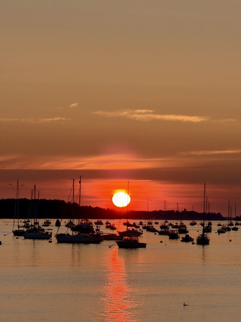 Image for the Tweet beginning: Good morning from Beverly Harbor.