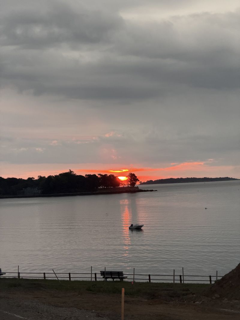 Image for the Tweet beginning: A glow before the rain,
